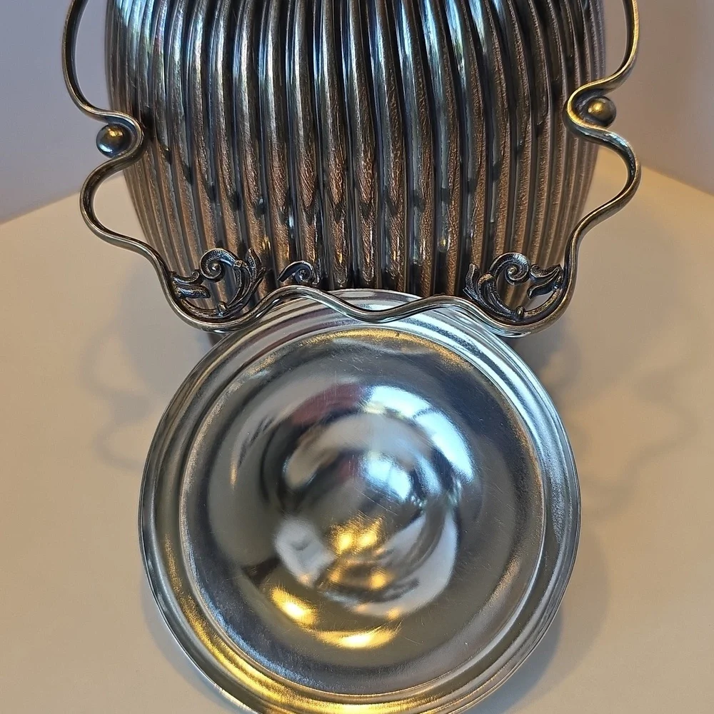 Vintage silver-plated ice bucket with lid and decorative handle 6.5 Inch Height